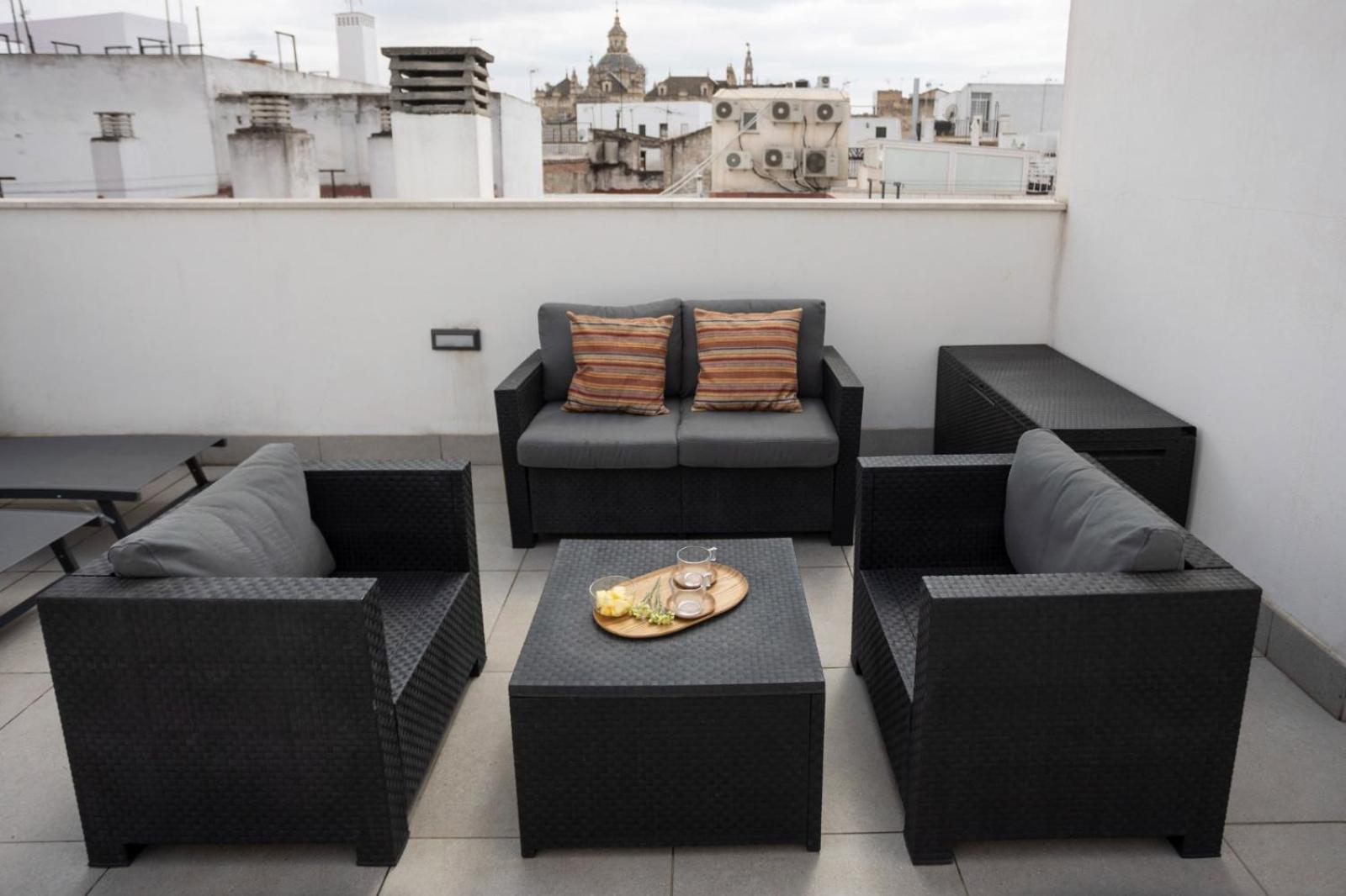 Private & Pool Goyeneta Urban Apartment Seville